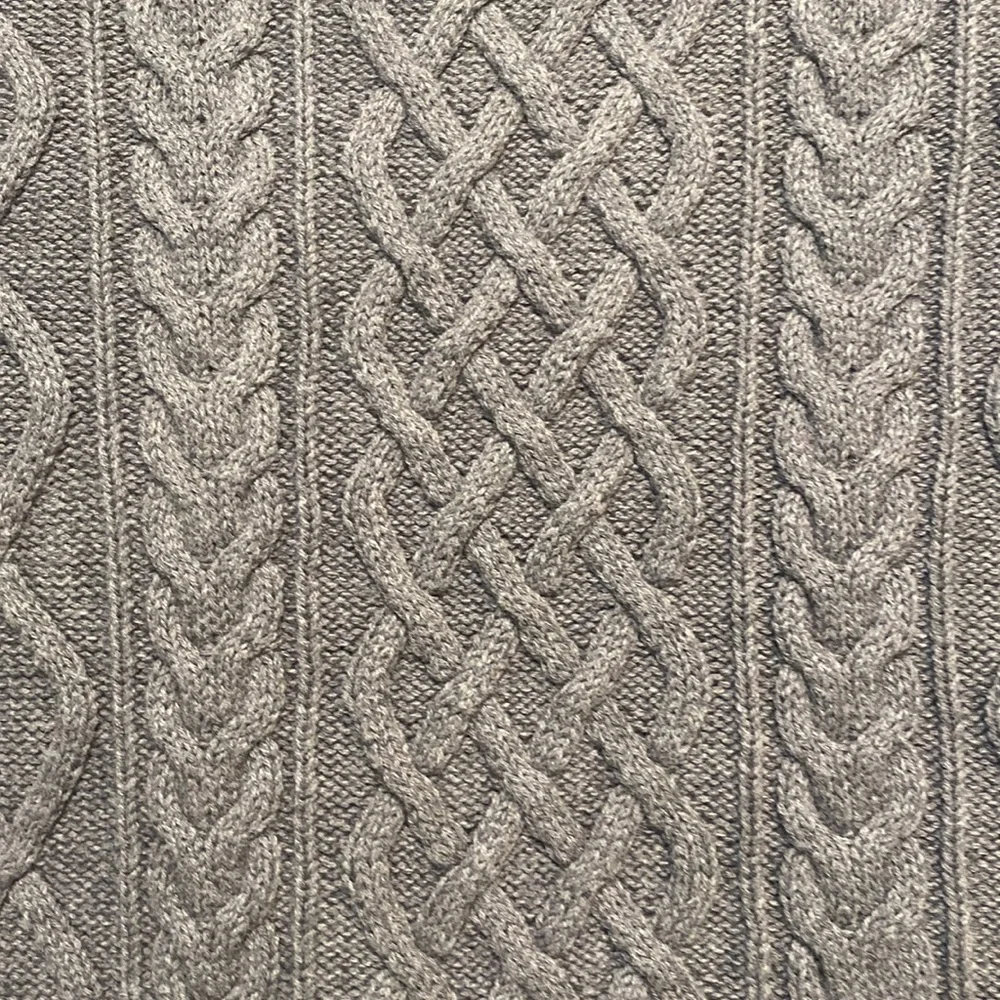 Gap Gray Cable Knit Sweater, NWT, Large - Picture 6 of 6